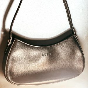 Petit Vintage Guess Black Purse.